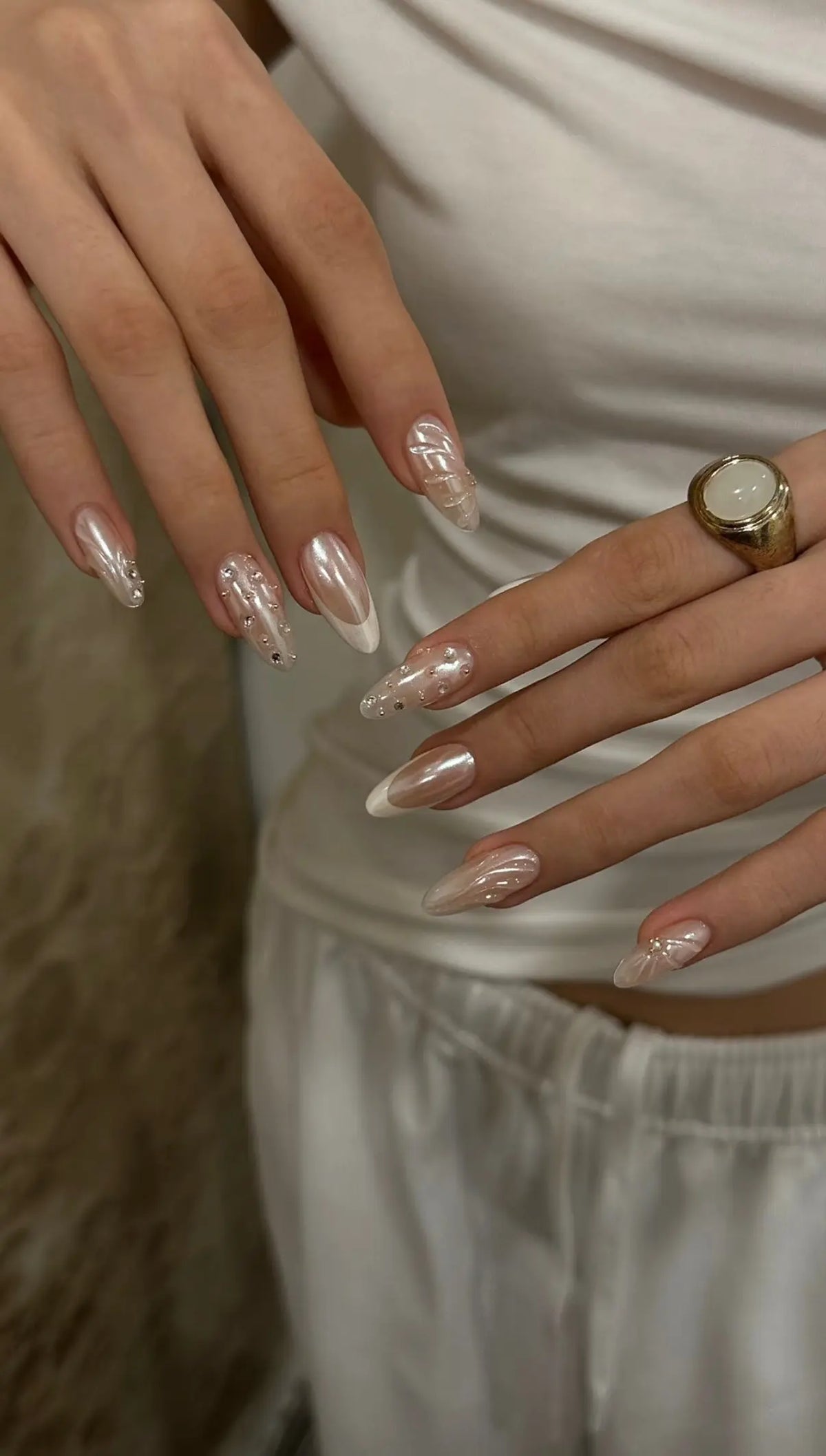 French Pearl Glowi Nails