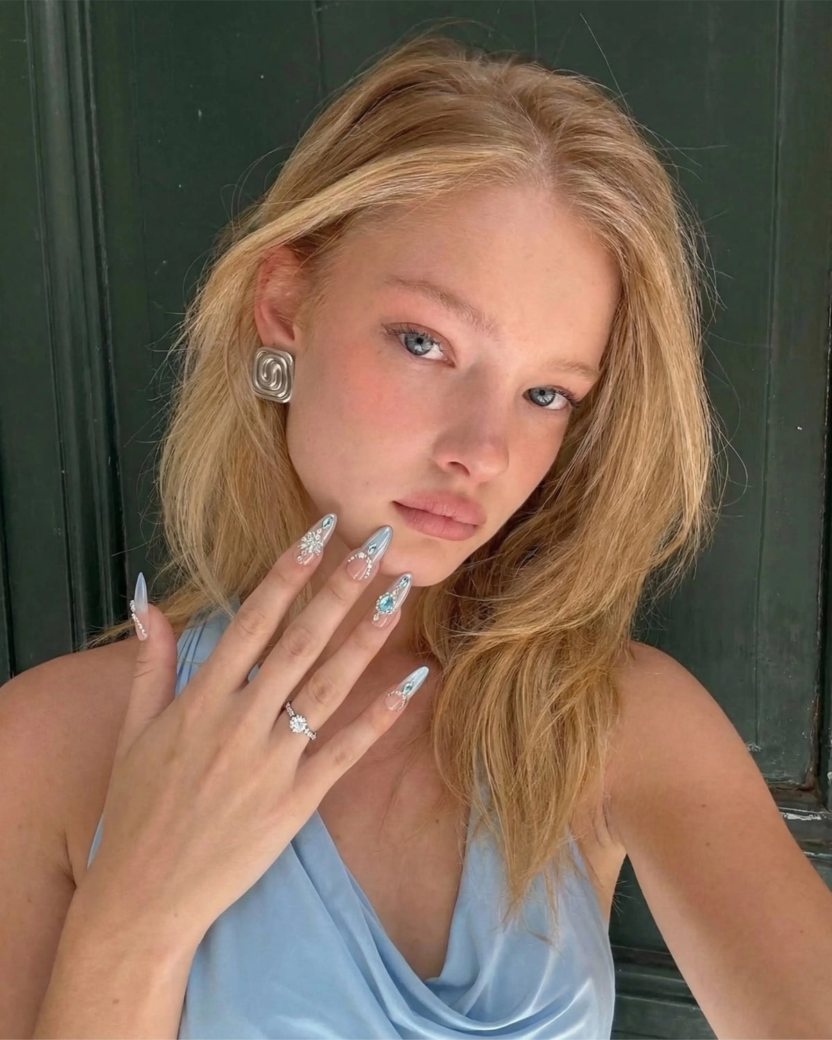 Arctic Heirloom Glowi Nails