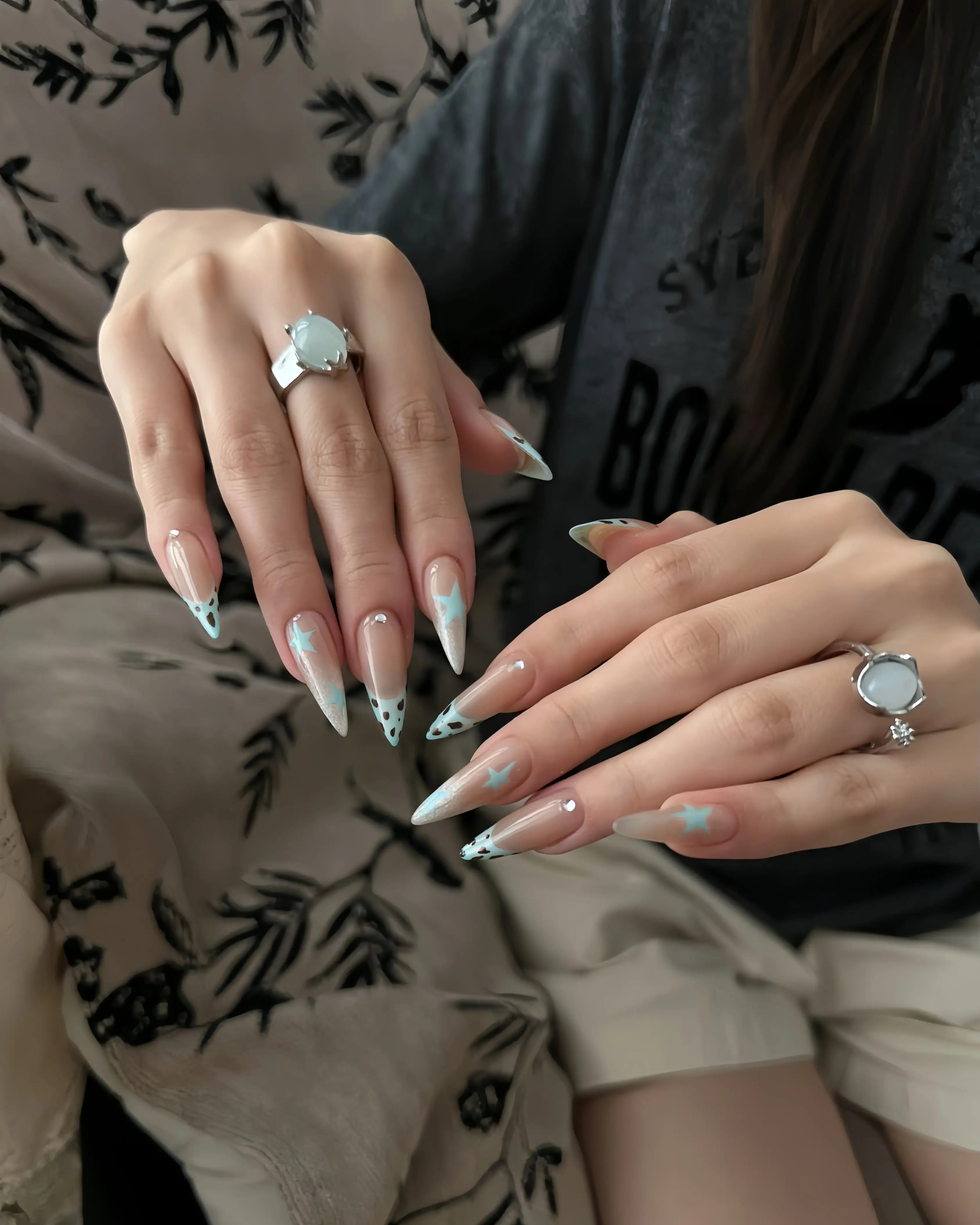 Baby Leopard Blue Glowi Nails