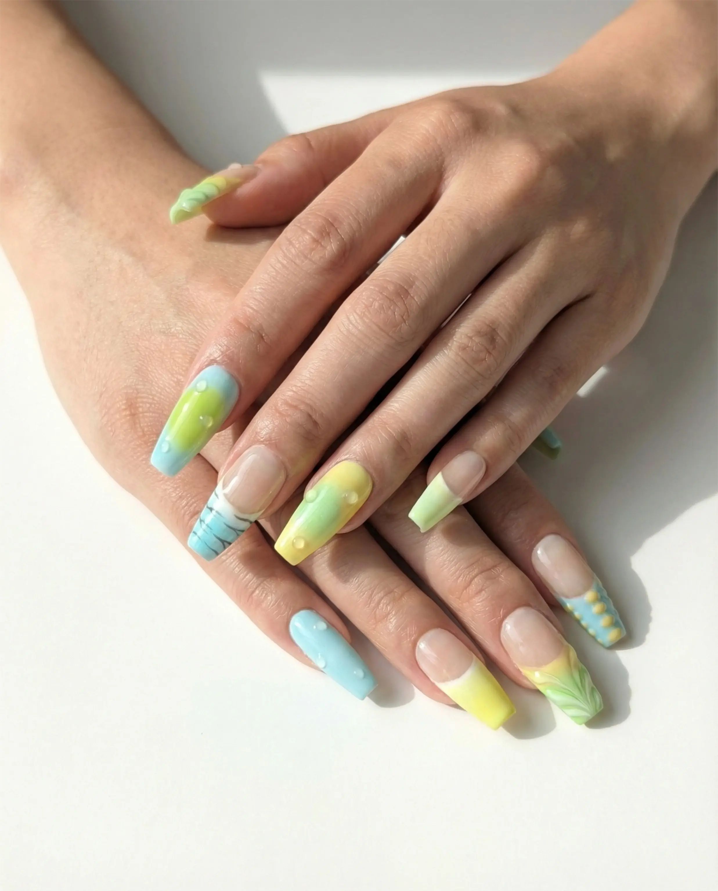 Oasis Spritz Glowi Nails