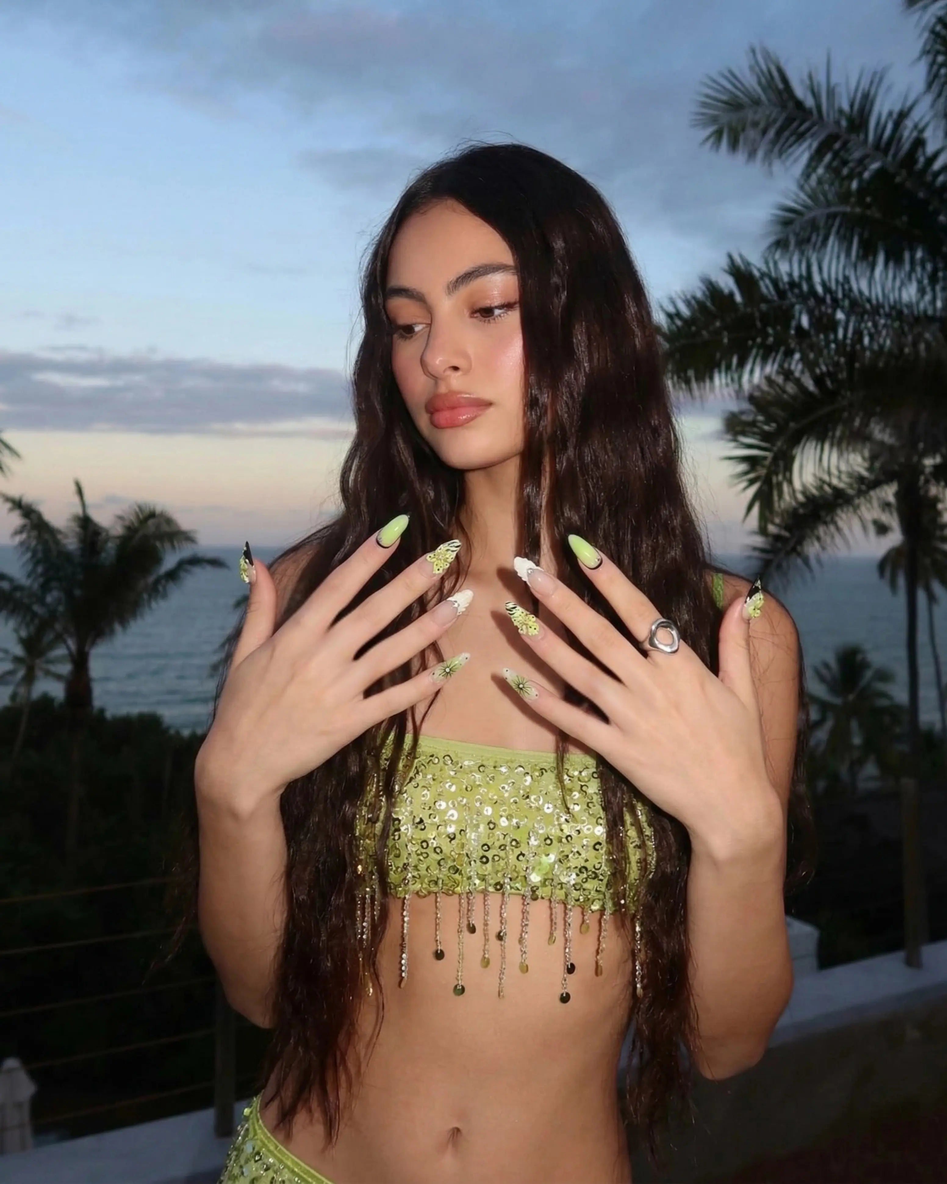 Kiwi Starburst Glowi Nails