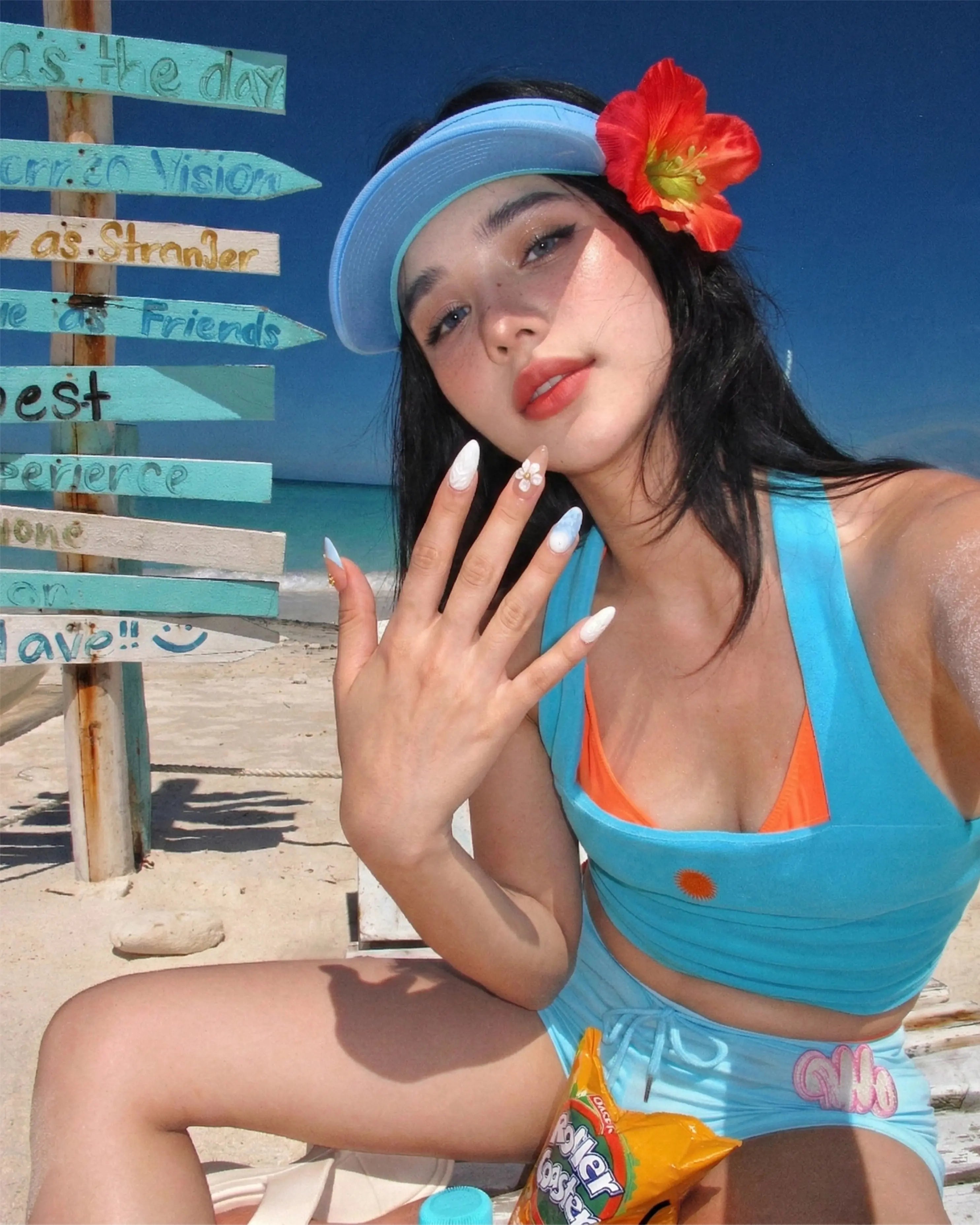 Seashell Macchiato Glowi Nails