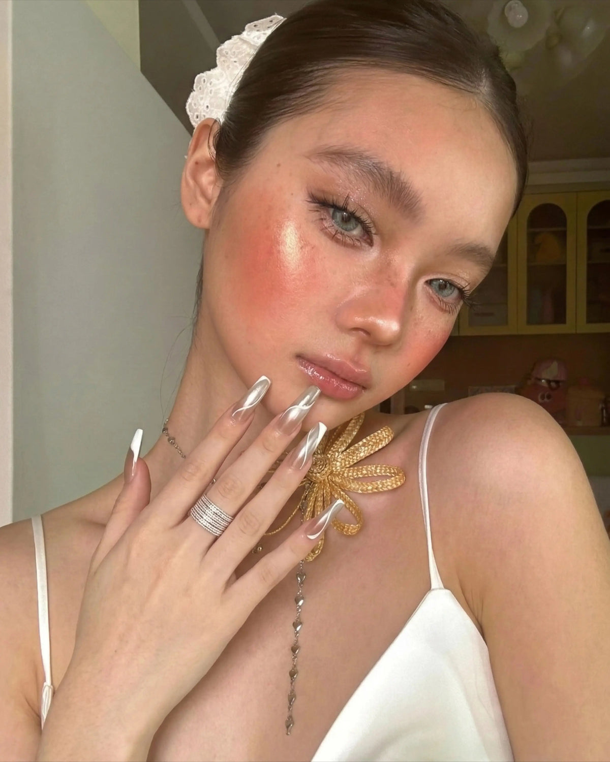 Vanila Marble Glowi Nails