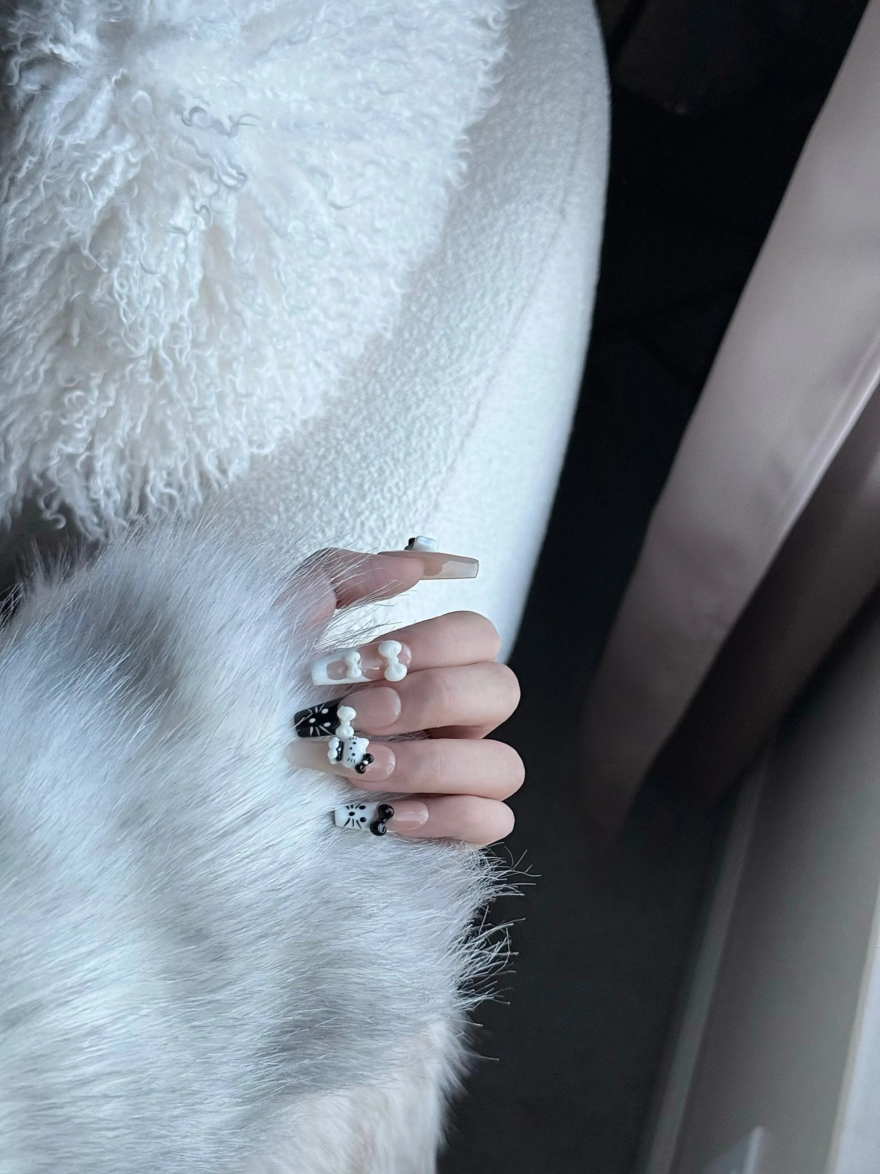 Black-Tie Meow Glowi Nails