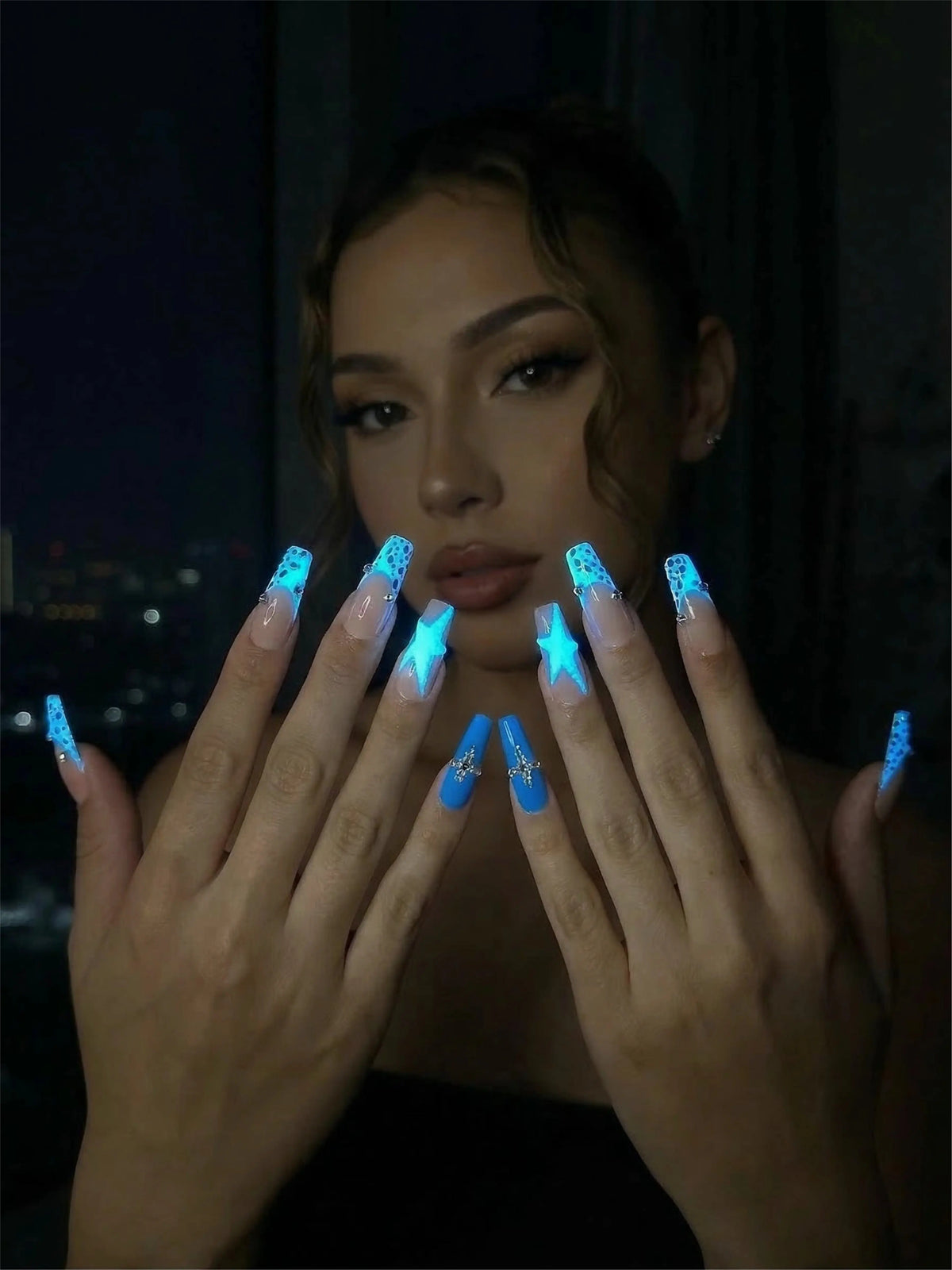 Cowgirl's Dalmatian Glowi Nails