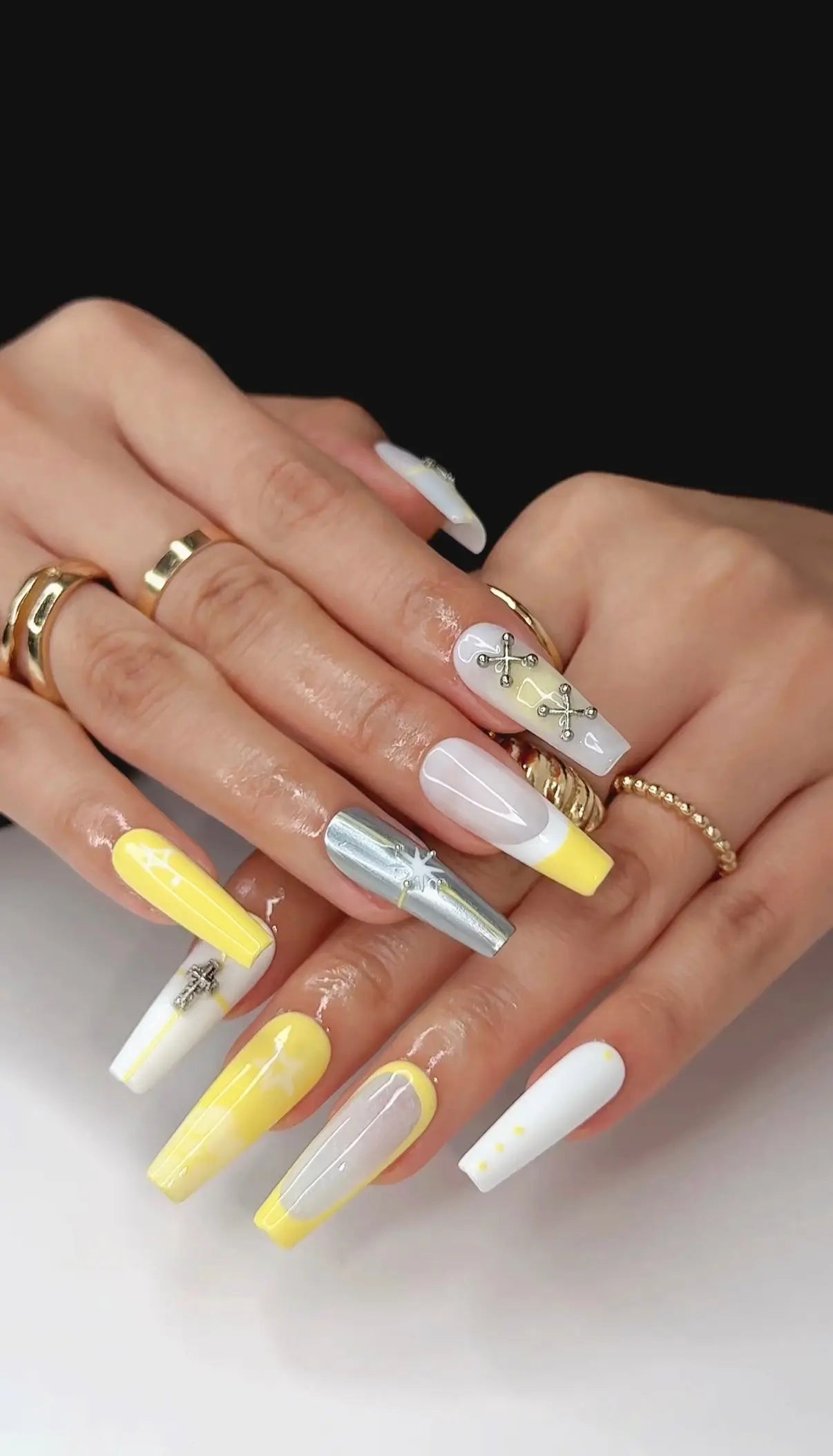 Lemon Pop Glowi Nails