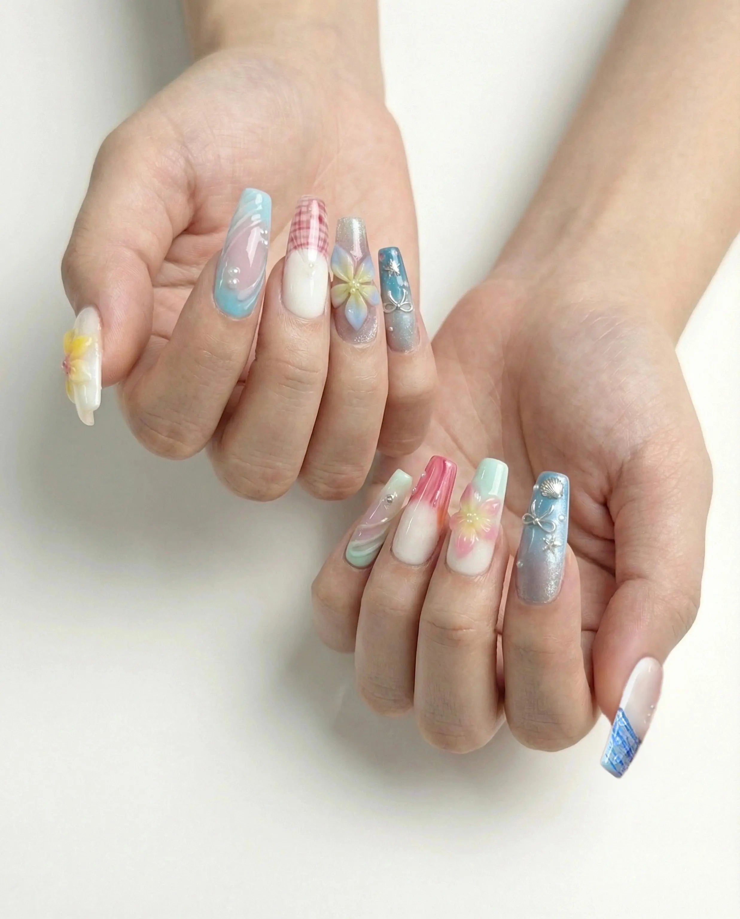 Pastel Regatta Glowi Nails