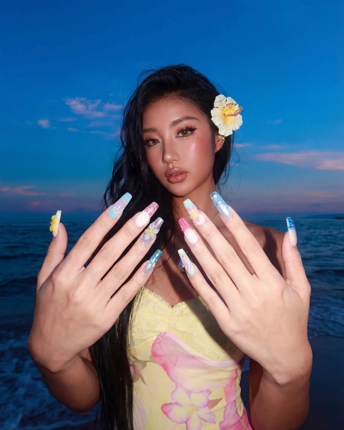 Pastel Regatta Glowi Nails