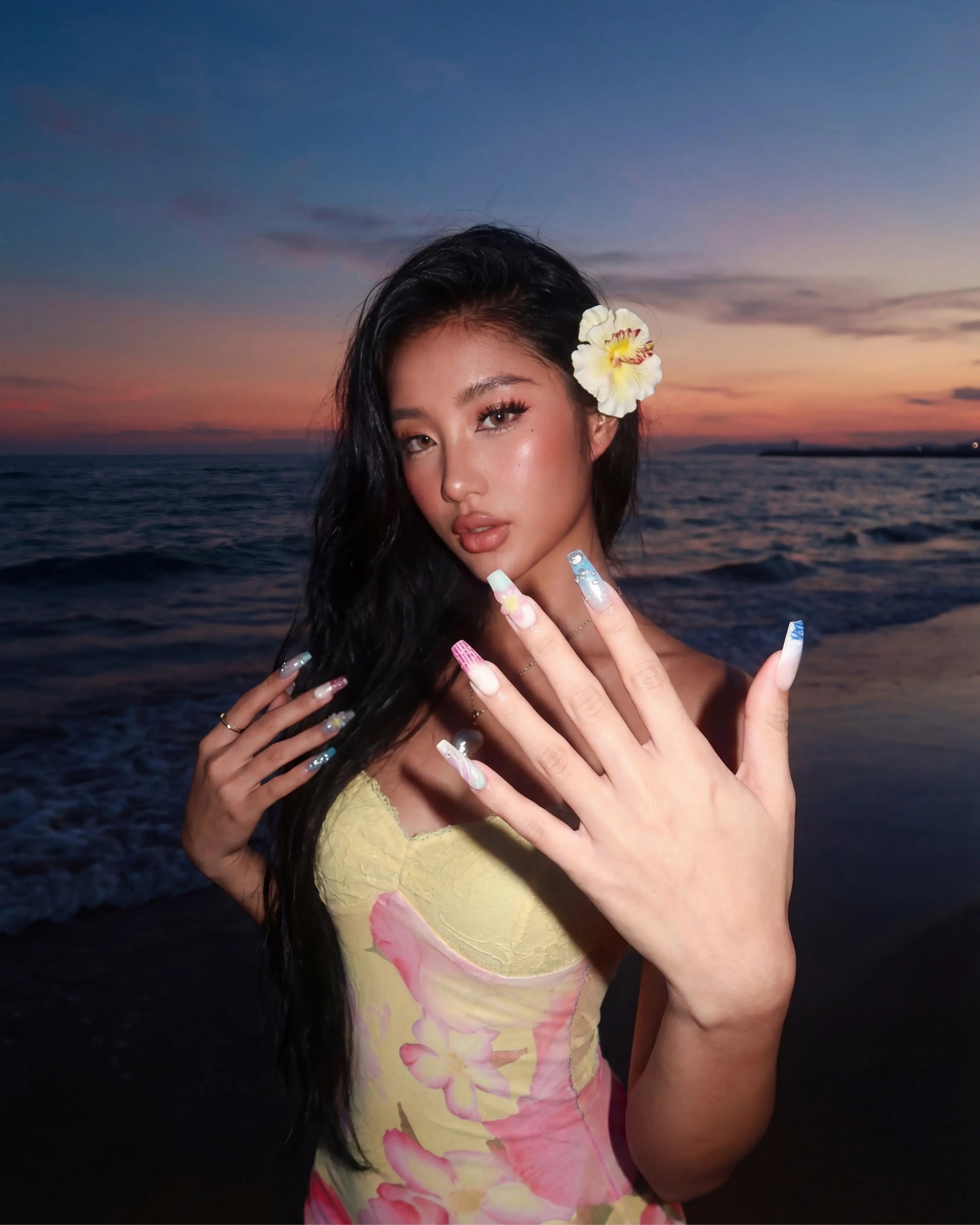 Pastel Regatta Glowi Nails