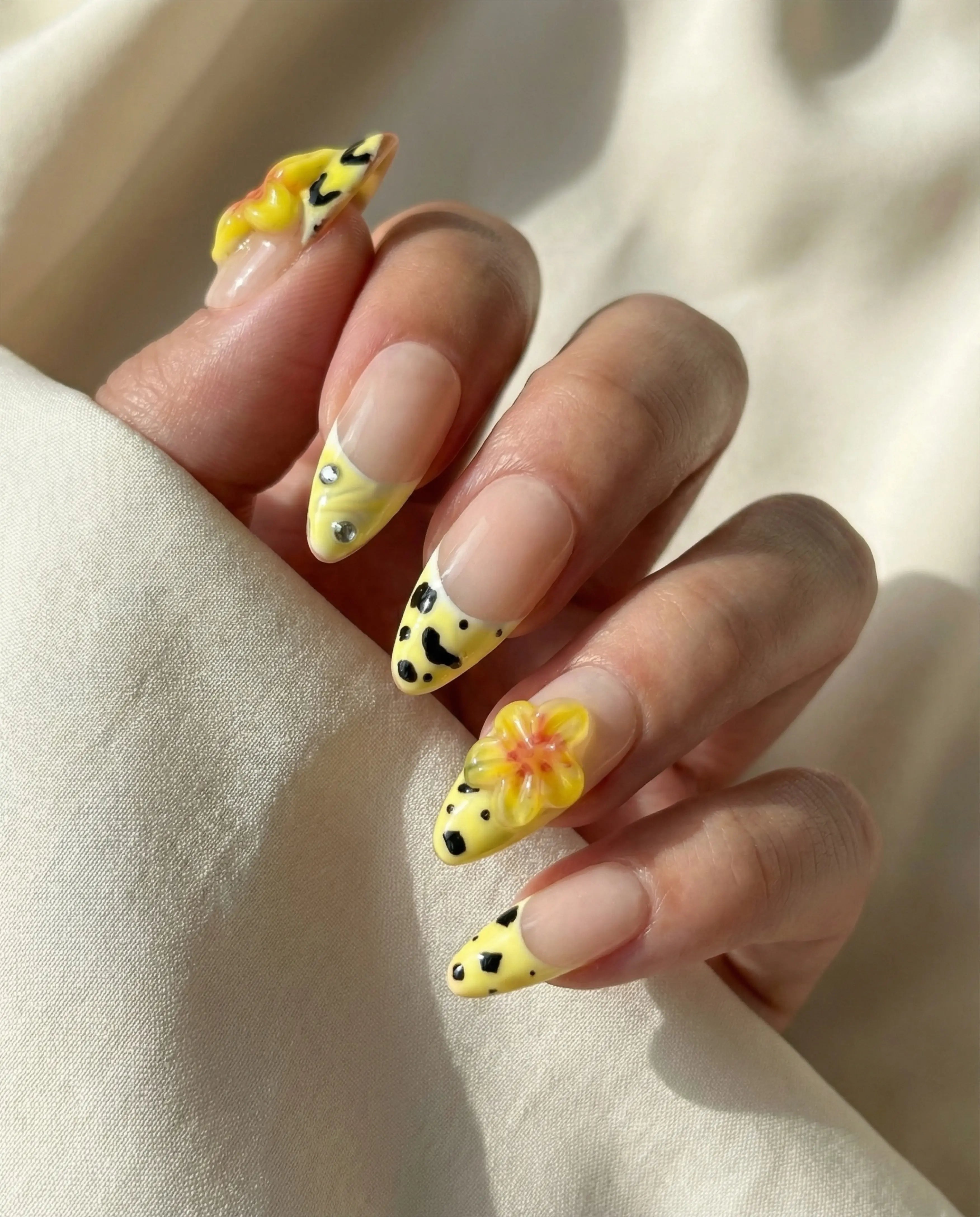 Savanna Bloom Glowi Nails