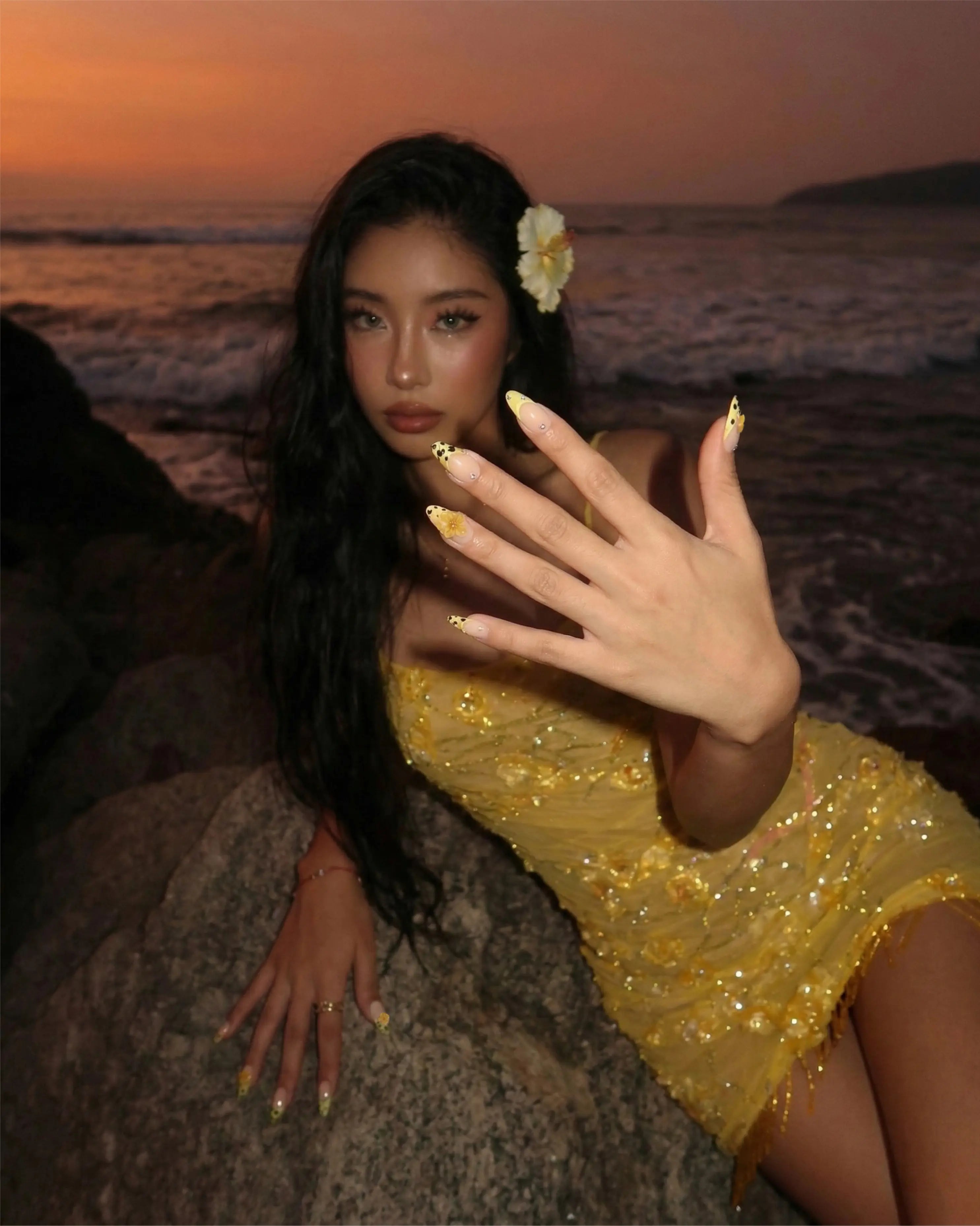 Savanna Bloom Glowi Nails