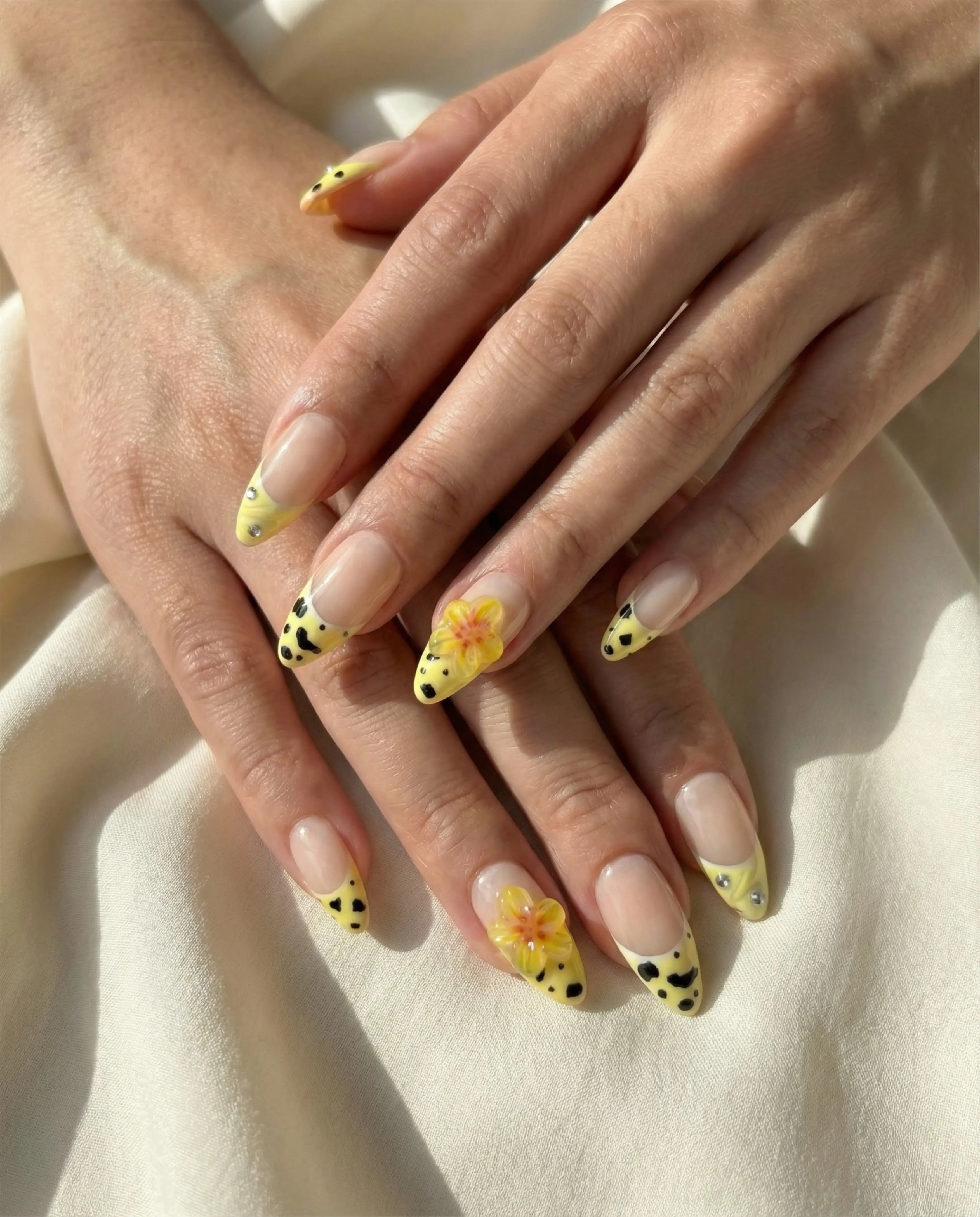 Savanna Bloom Glowi Nails