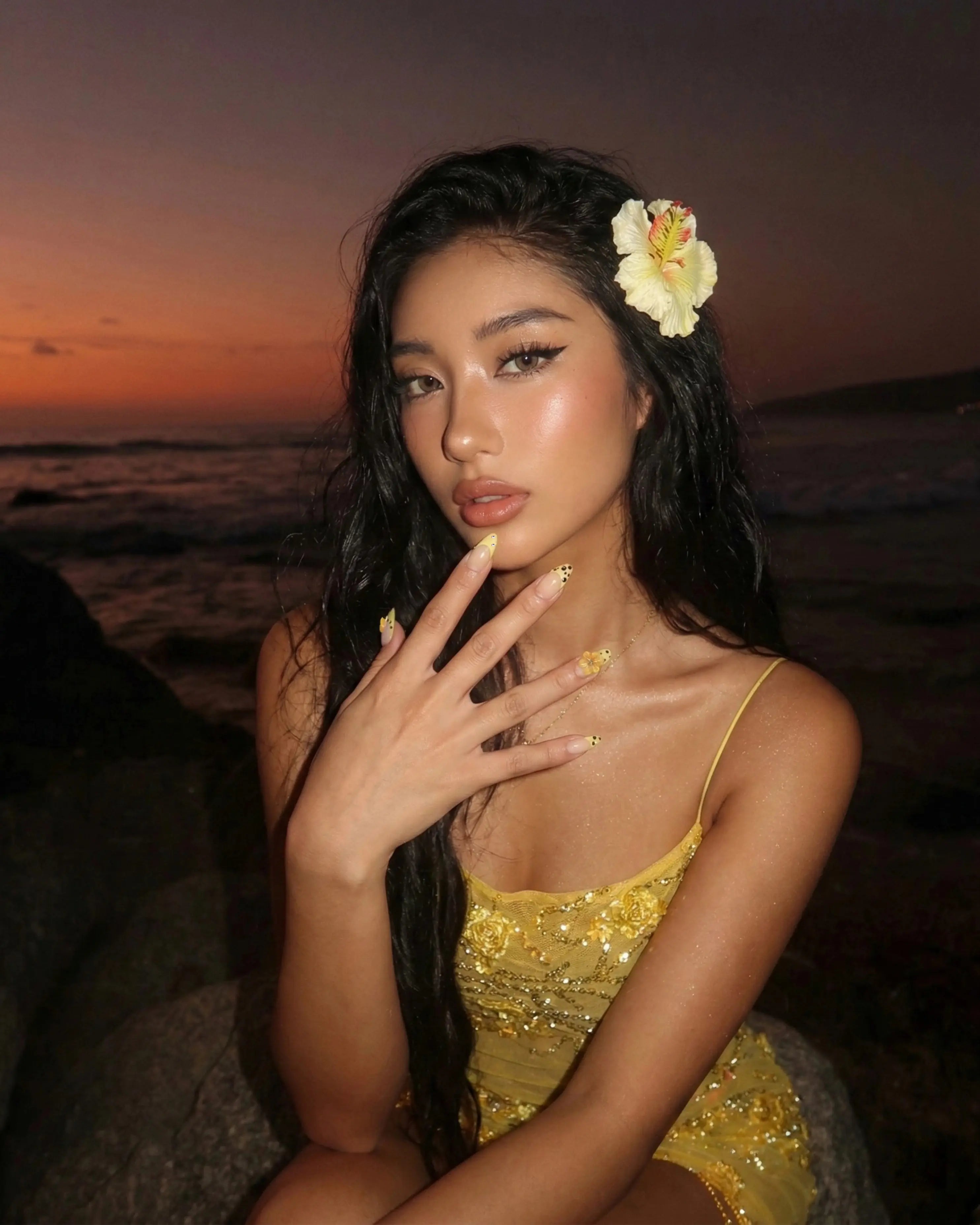 Savanna Bloom Glowi Nails