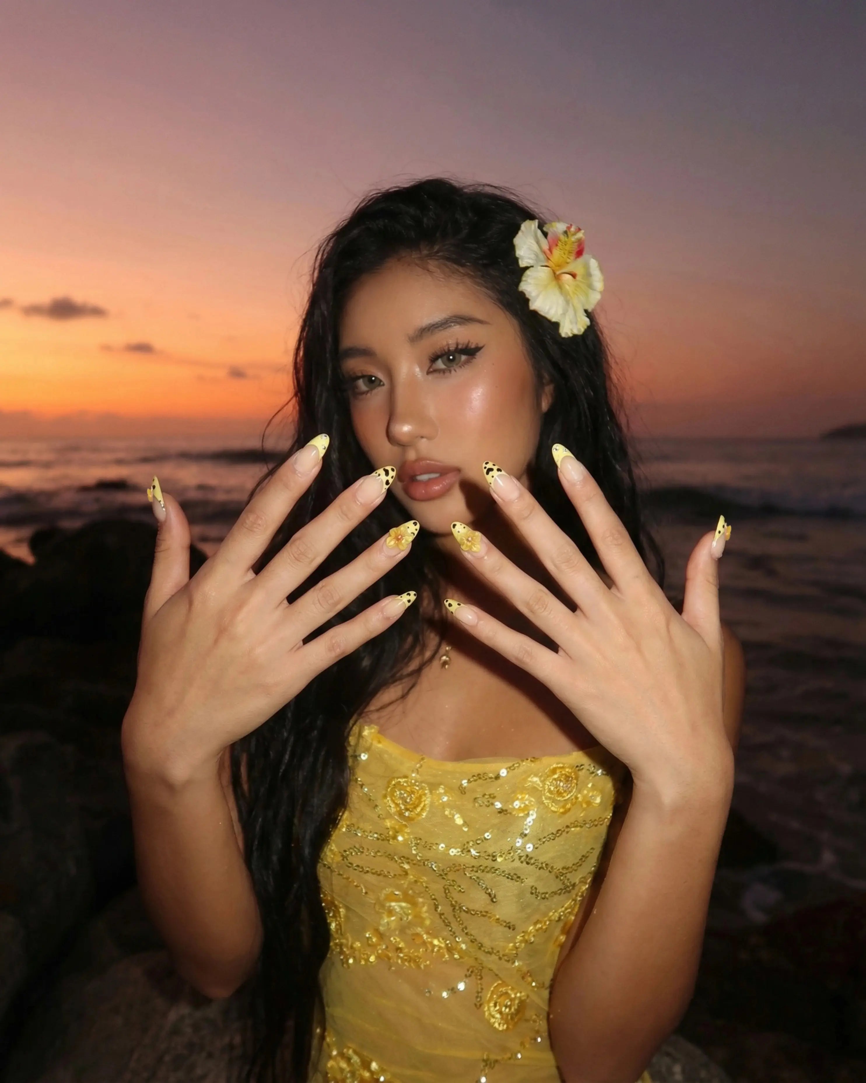 Savanna Bloom Glowi Nails