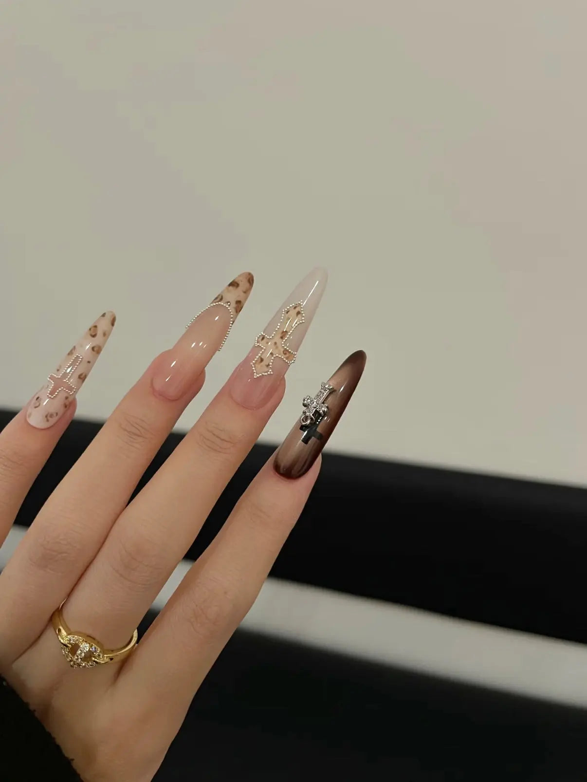 Leopard Rosary Glowi Nails