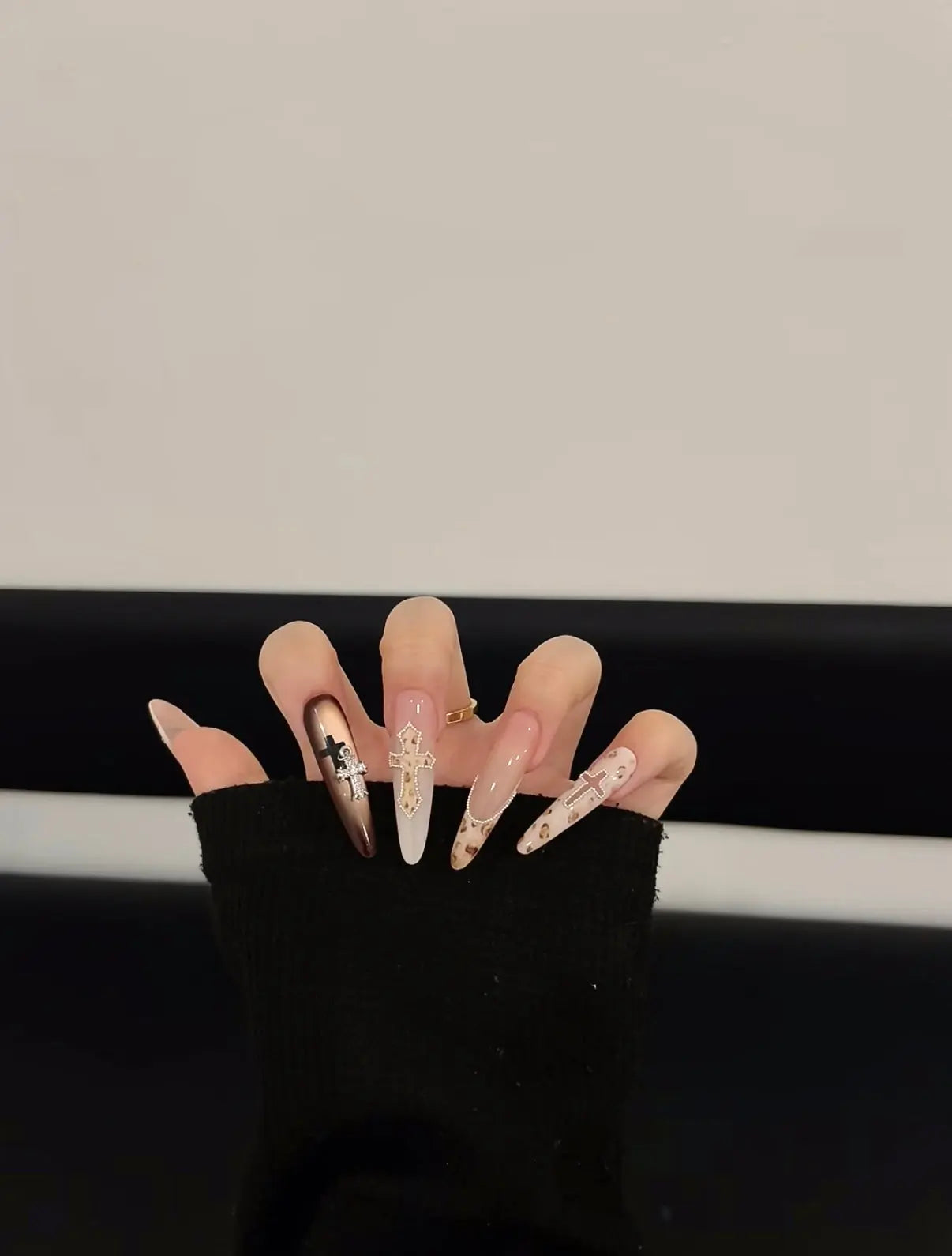 Leopard Rosary Glowi Nails