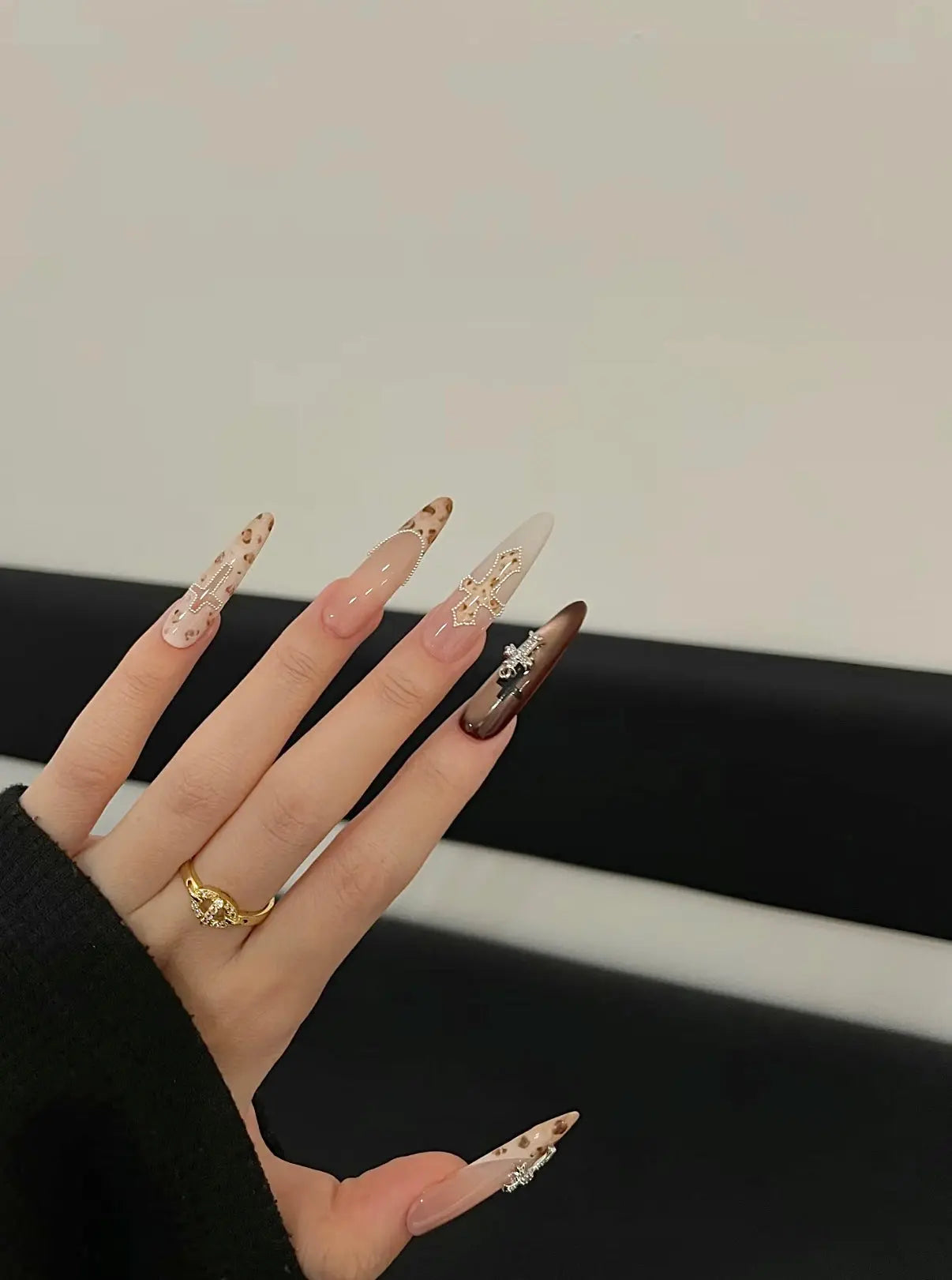 Leopard Rosary Glowi Nails