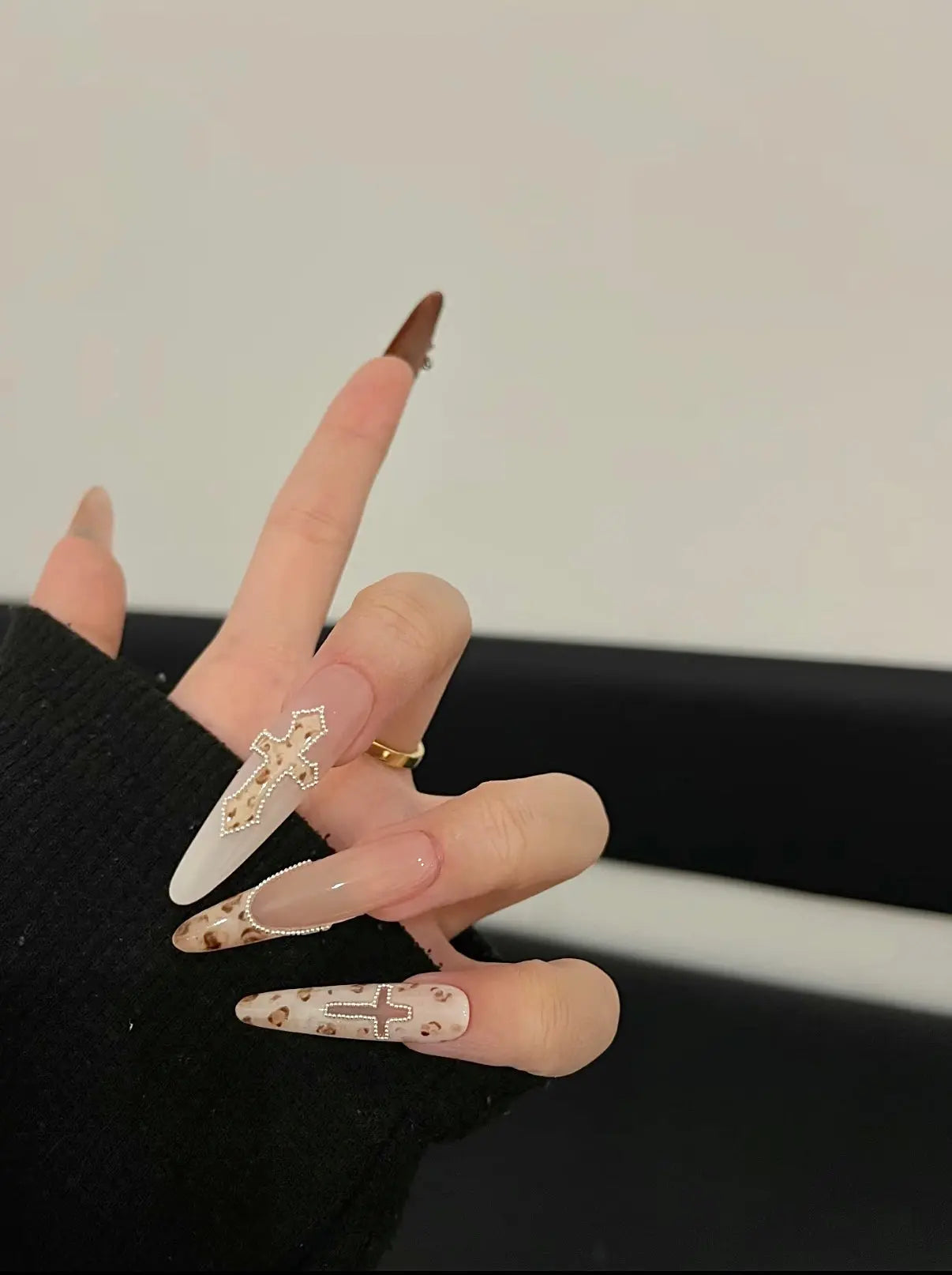 Leopard Rosary Glowi Nails