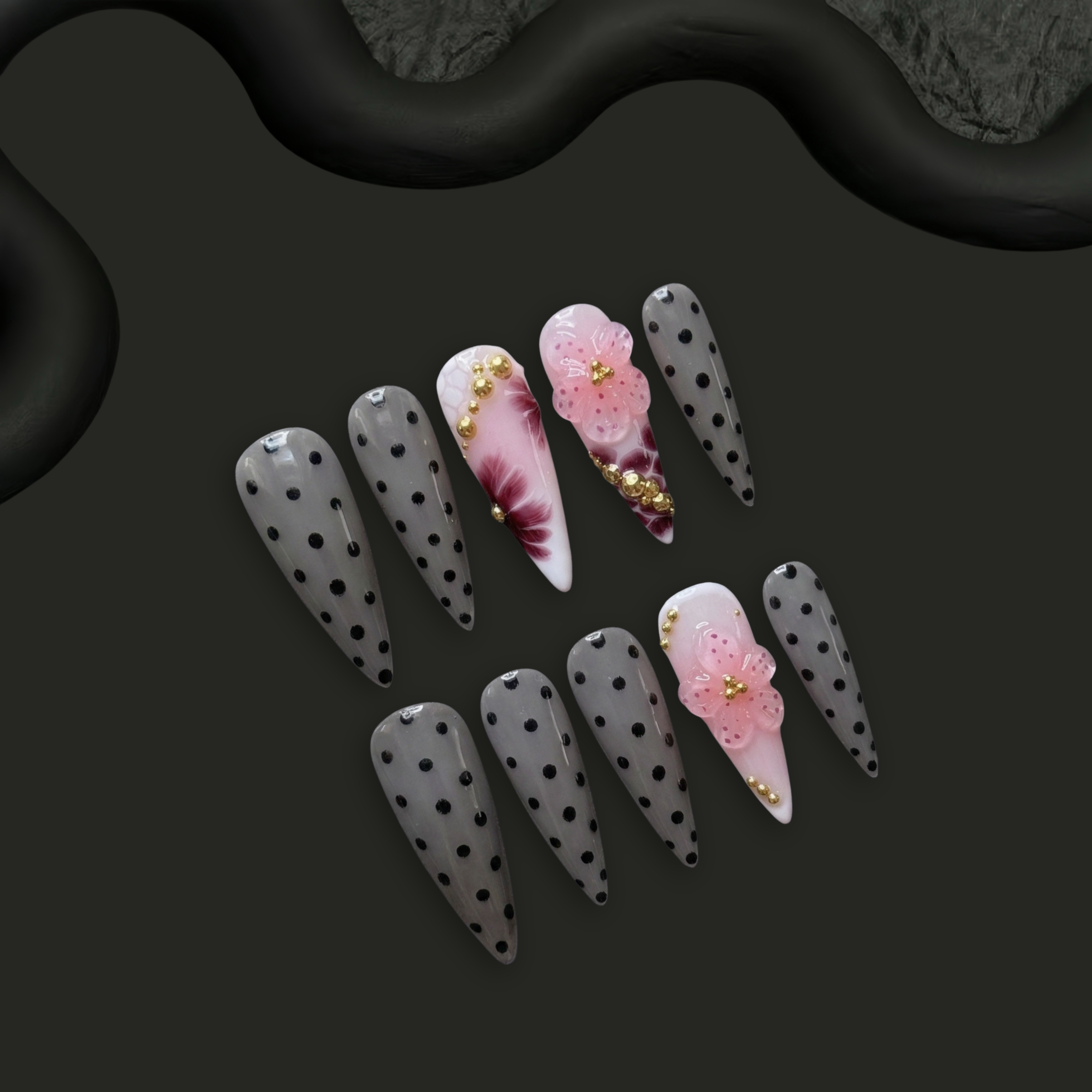 Polka Noir Glowi Nails